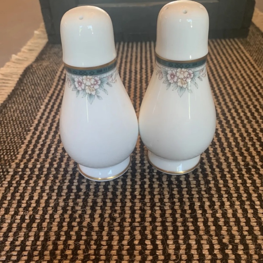Noritake Landon Salt & Pepper 444661